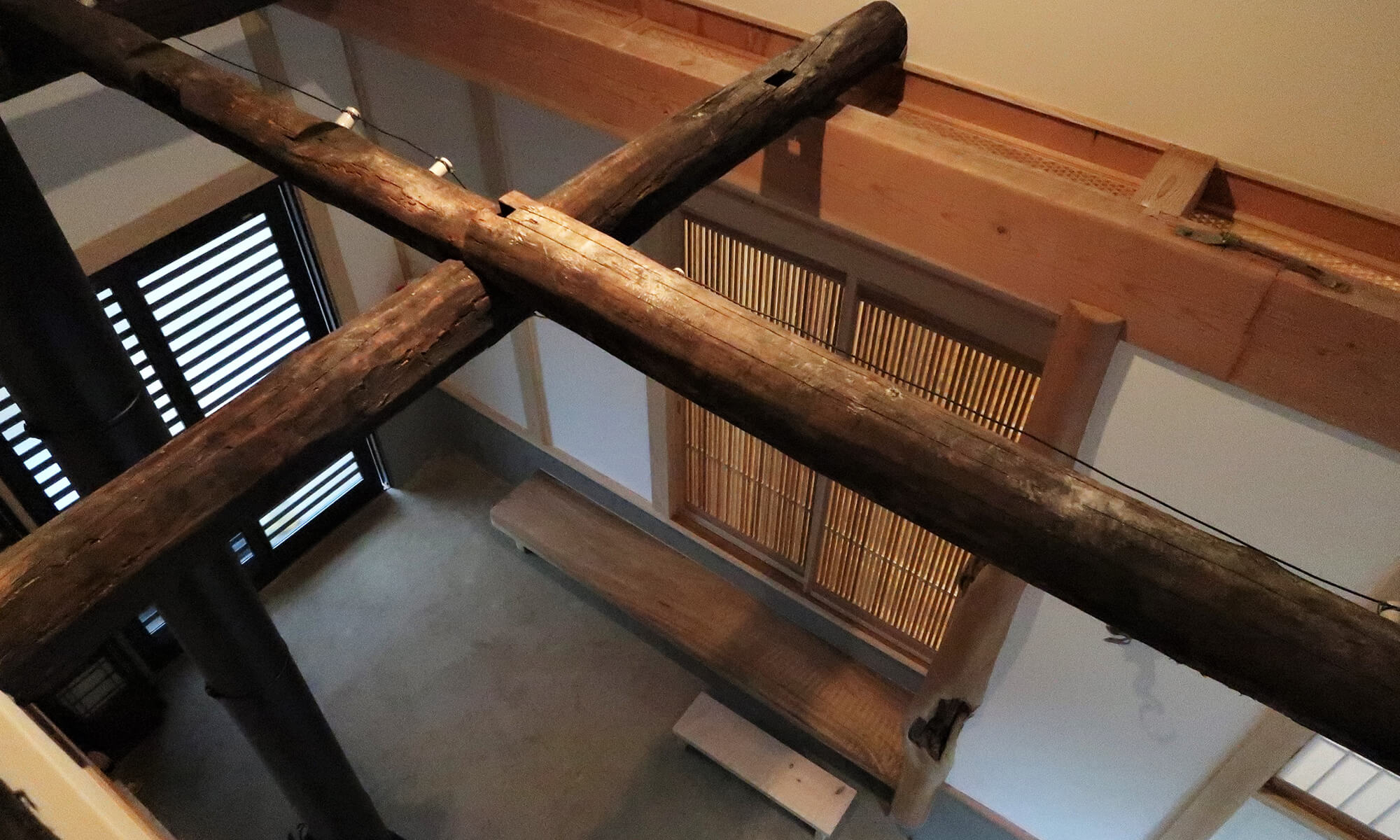 古材を再利用した通り土間の家