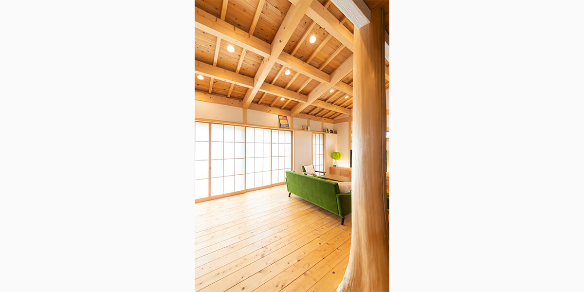 リビングダイニングを見守る大黒柱